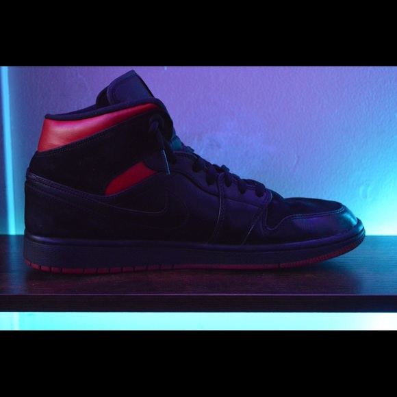 (SOLD) Jordan 1 Mid Last shot (ACCEPTING OFFERS) - Picture 3 of 5